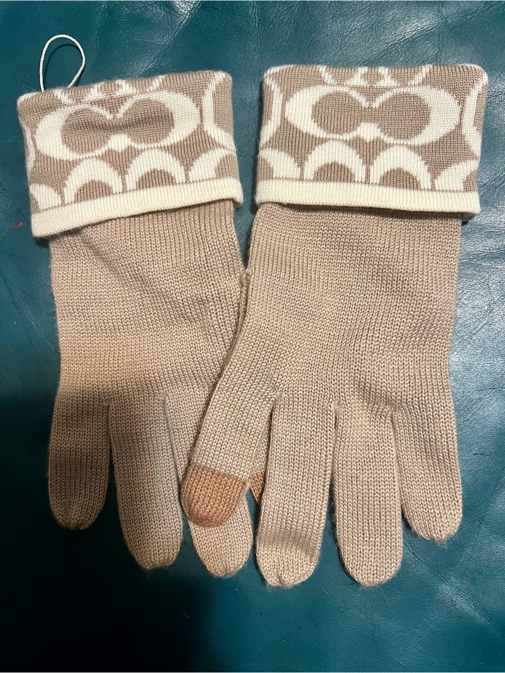 Coach Signature C Knit Touchscreen Women’s’ Gloves One Size
